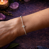 Pulsera Nudo de Bruja con Mineral Natural en Plata de Ley 925 – ACTIVADA (Doble Protección y Equilibrio Espiritual)