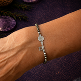 Pulsera Facetada de Pirita 3 mm con San Benito en Plata de Ley 925 – ACTIVADA (Abundancia, Protección y Prosperidad)