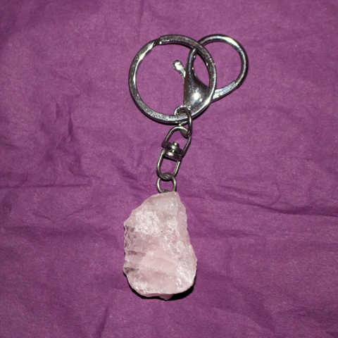 Llavero de Cuarzo Rosa Natural en Bruto - El desván de Merlín