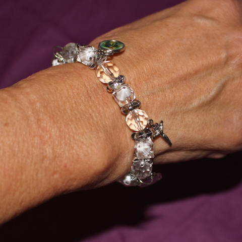 Pulsera Religiosa con Medallas y Cruces (Protección y Fe)