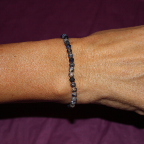 Pulsera Facetada de Sodalita 4mm (Protección y claridad)