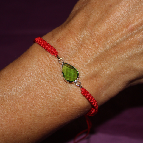 Pulsera Hilo Rojo del Destino con Detalles Únicos