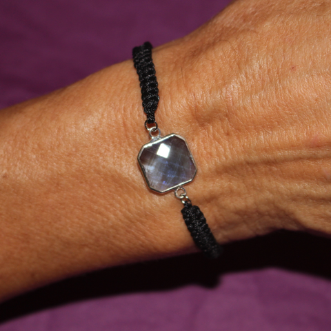 Pulsera Hilo negro del Destino con Detalles Únicos