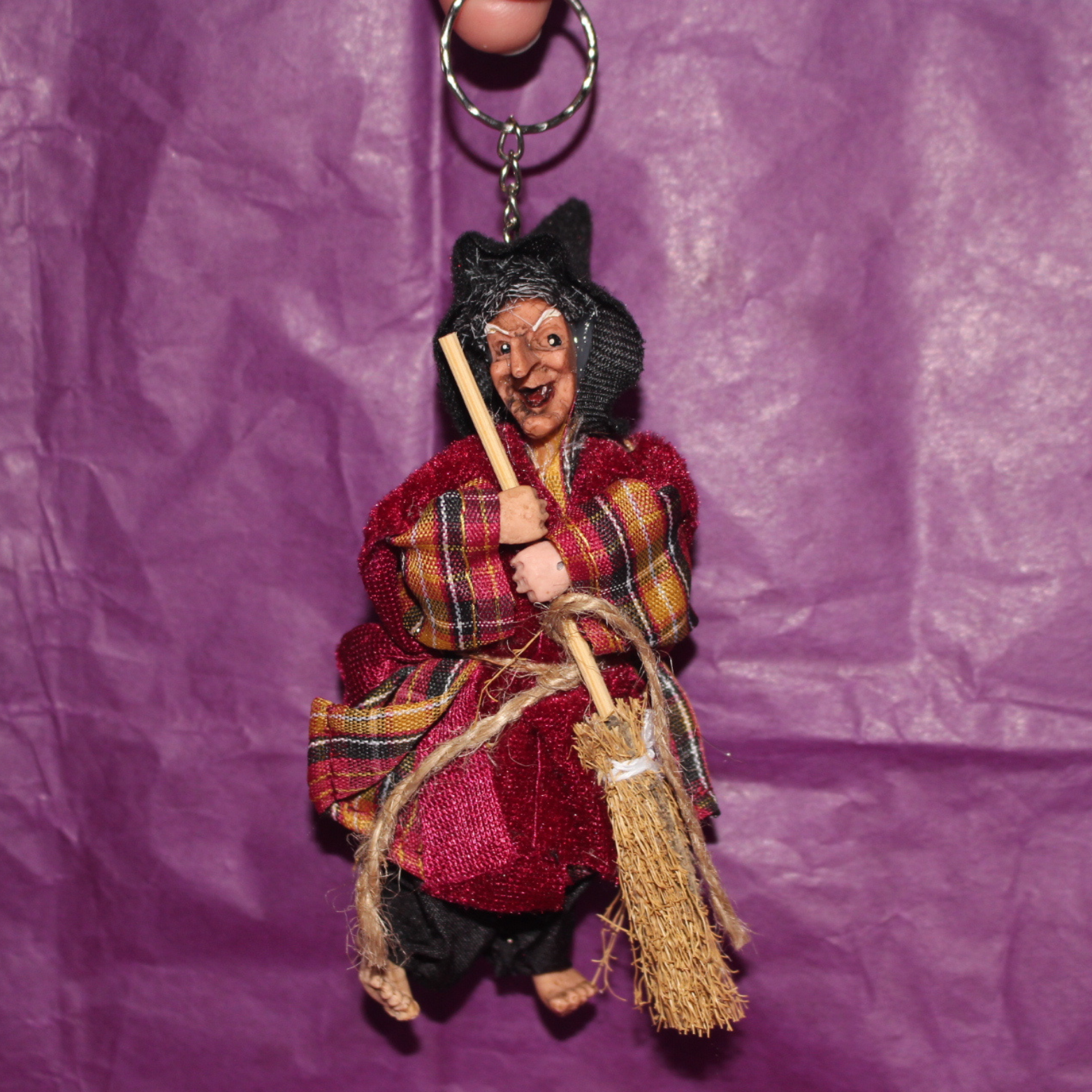 Llavero de Bruja – Amuleto de Suerte, Protección y Magia