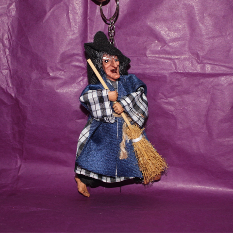 Llavero de Bruja – Amuleto de Suerte, Protección y Magia