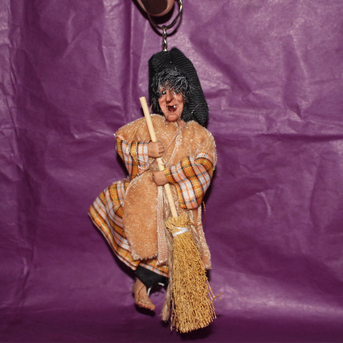 Llavero de Bruja – Amuleto de Suerte, Protección y Magia