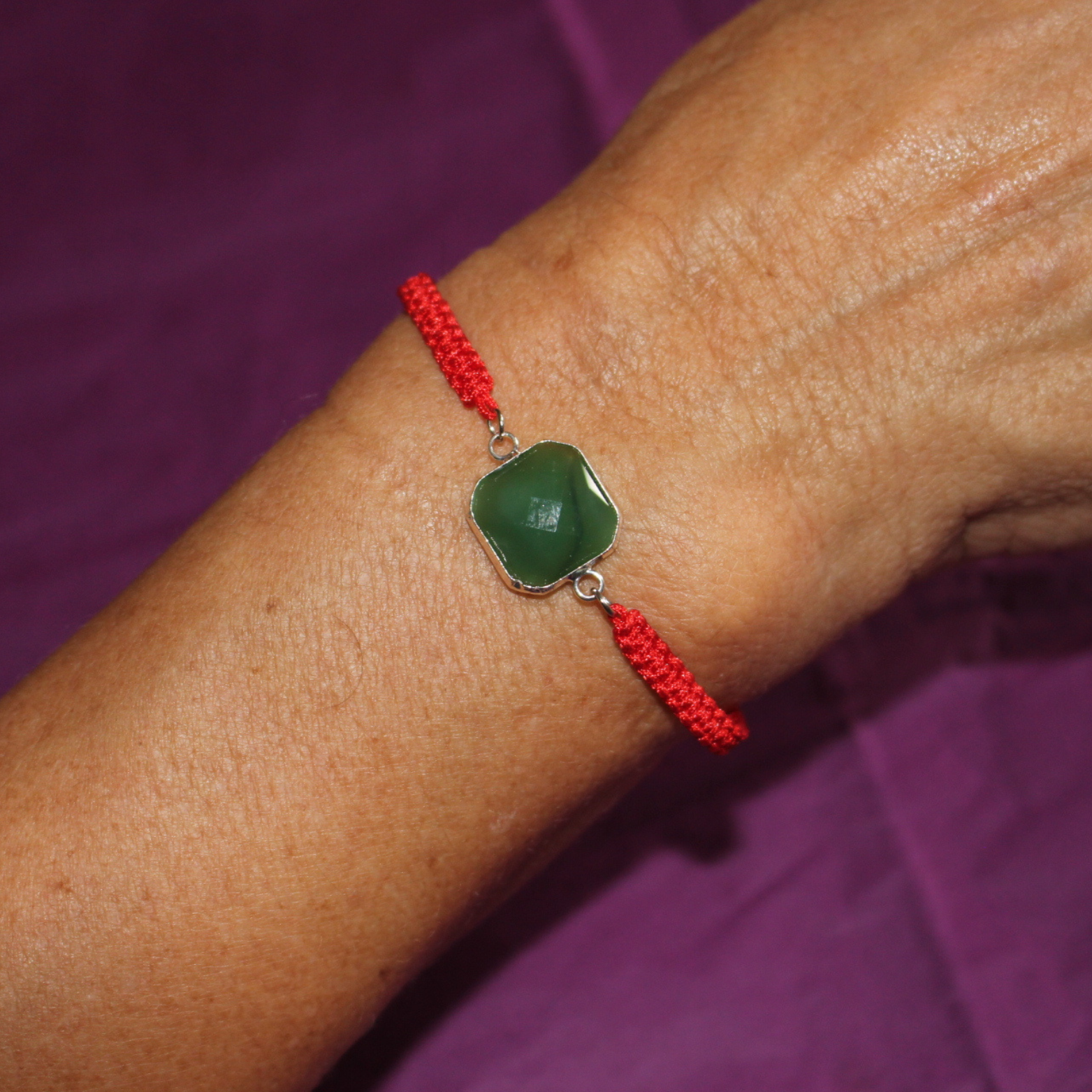 Pulsera Hilo Rojo del Destino con Detalles Únicos