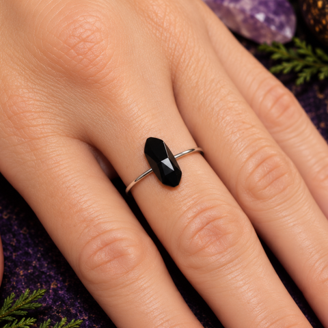 Anillo Ajustable Plateado con Mineral Natural (Protección, Suerte y Equilibrio)