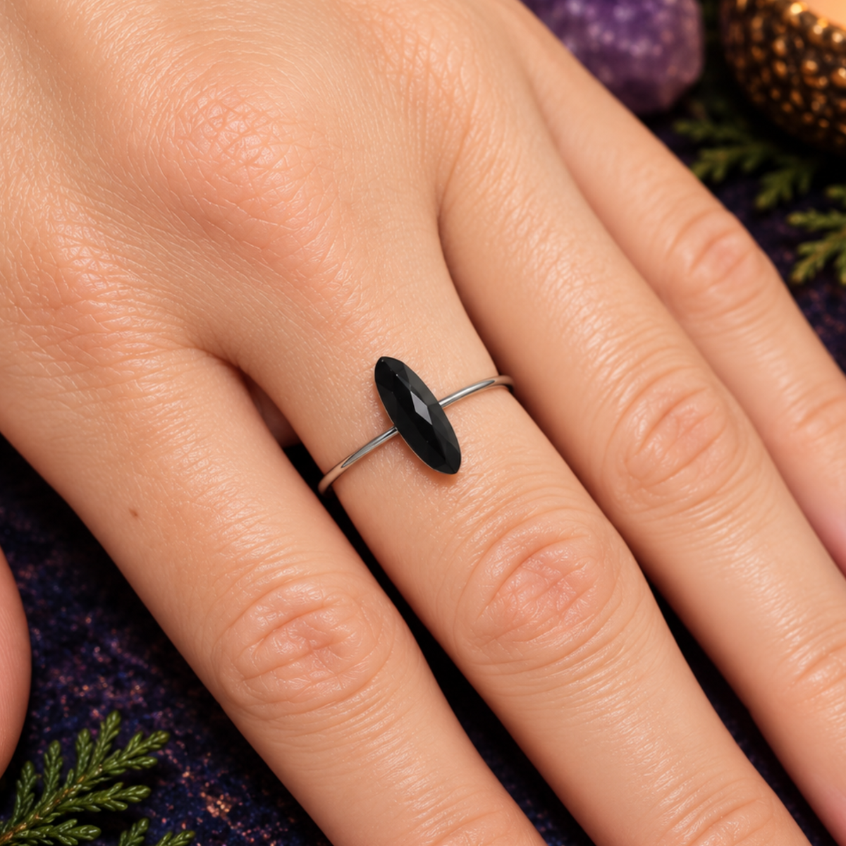 Anillo Ajustable Plateado con Mineral Natural (Protección, Suerte y Equilibrio)