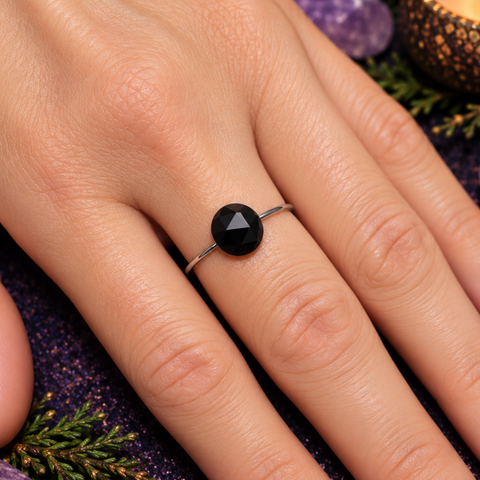 Anillo Ajustable Plateado con Mineral Natural (Protección, Suerte y Equilibrio)