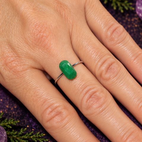Anillo Ajustable Plateado con Mineral Natural (Protección, Suerte y Equilibrio)