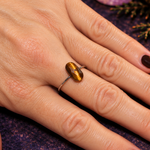 Anillo Ajustable Plateado con Mineral Natural (Protección, Suerte y Equilibrio)