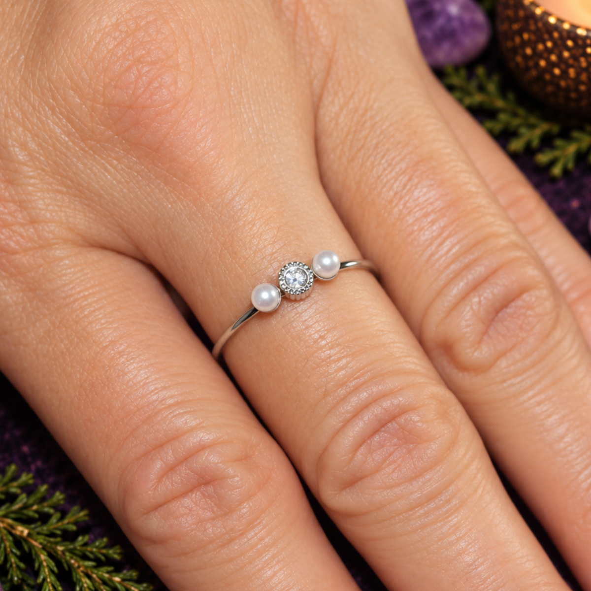 Anillo Ajustable Plateado con Perlas y Circonita (Elegancia y Brillo)