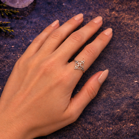 Anillo Nudo de Bruja Ajustable ACTIVADO (Protección, Equilibrio y Fuerza Interior)