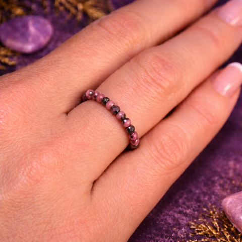 Anillo de Rodonita Facetada Ajustable (Amor Propio, Equilibrio Emocional y Sanación)