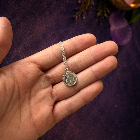 Colgante Medalla de San Judas Tadeo en Plata de Ley 925 – ACTIVADO (Protección, Esperanza y Fortaleza Espiritual)