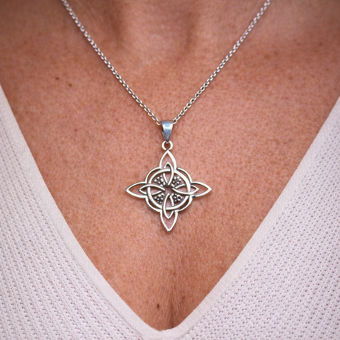 Colgante Nudo de Bruja (Protección, Poder y Magia Interior)