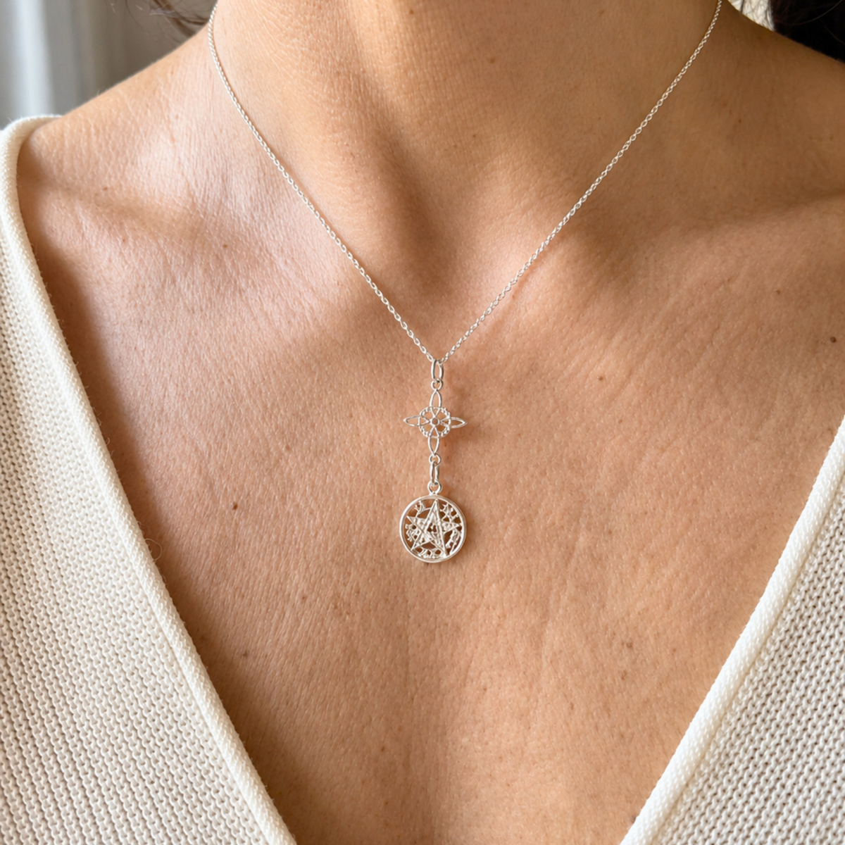 Colgante Nudo de Bruja y Tetragramatón en Plata de Ley 925 – ACTIVADO (Doble Protección y Poder Espiritual)