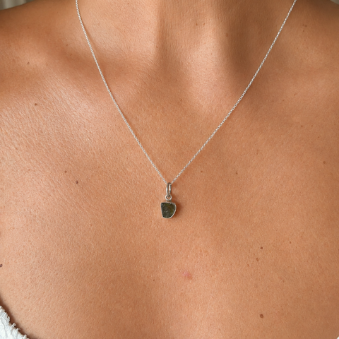 Colgante de Moldavita Natural Auténtica Engarzada en Plata de Ley 925 – ACTIVADO (Transformación y Despertar Espiritual)