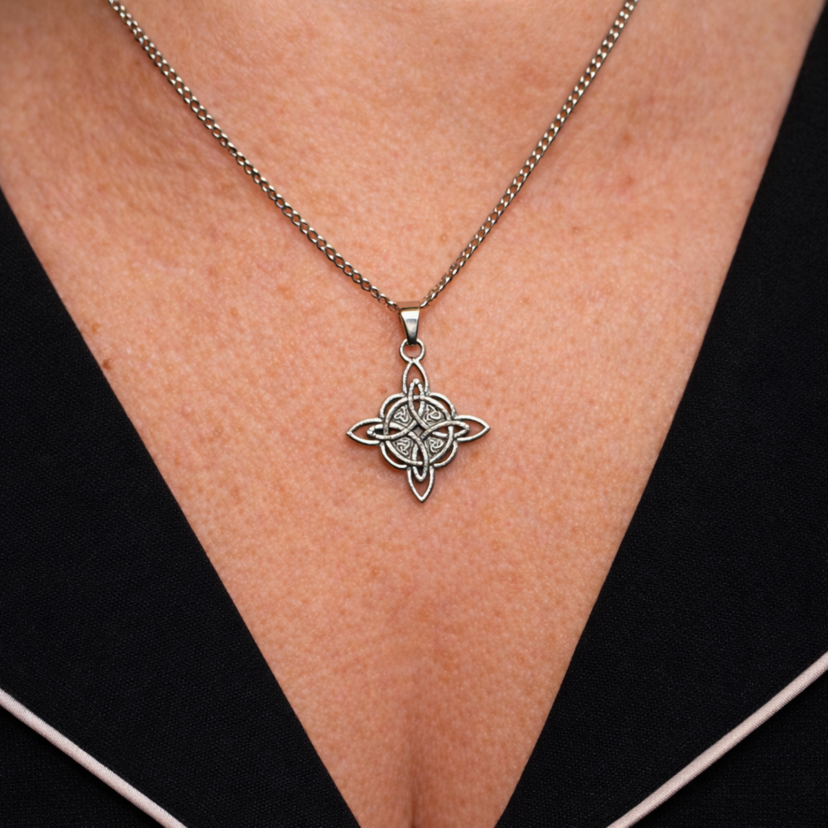 Colgante mini-nudo de Bruja (Protección, Poder y Magia Interior)