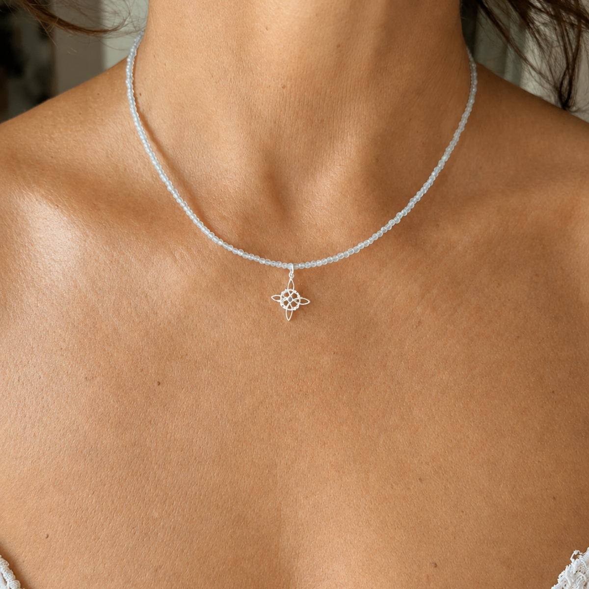 Gargantilla Facetada de Piedra Luna 3 mm con Nudo de Bruja en Plata de Ley 925 – ACTIVADA (Protección, Intuición y Equilibrio)