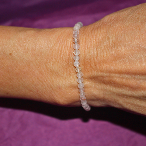Pulsera Facetada de Cuarzo Blanco 4 mm (Claridad, Equilibrio y Energía Positiva)