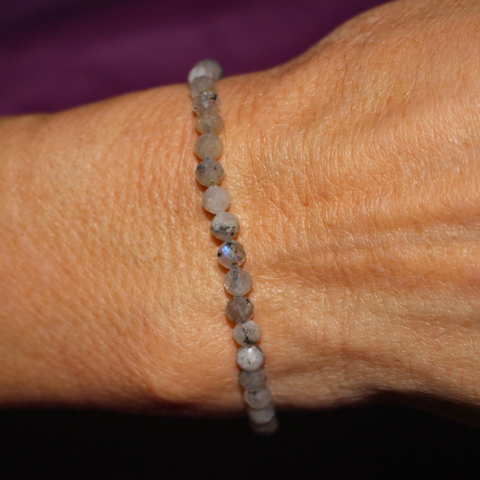 Pulsera Facetada de Labradorita 4 mm (Protección Energética, Intuición y Transformación)