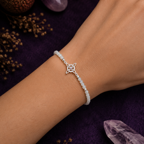Pulsera Facetada de Piedra Luna 3mm con Nudo de Bruja en Plata de Ley 925 – ACTIVADA (Protección e Intuición Espiritual)