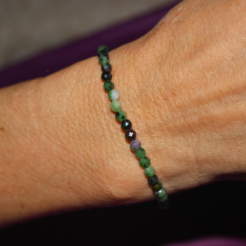 Pulsera Facetada de Rubí con Zoisita 4 mm (Vitalidad, Transformación y Energía)
