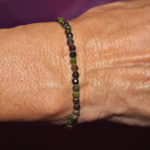Pulsera Facetada de Sangre de Dragón 4mm (Fuerza y Renovación)