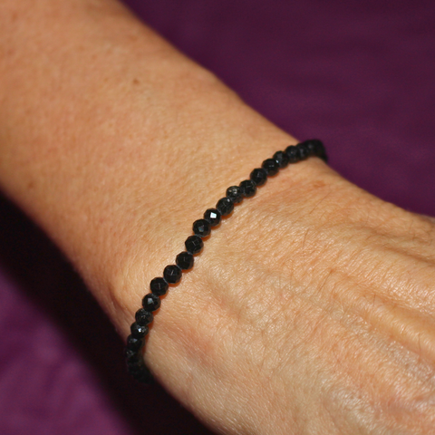 Pulsera Facetada de Turmalina Negra 4mm (Protección, Limpieza y Equilibrio Energético)