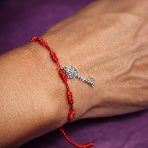 Pulsera Hilo Rojo de 7 Nudos con Llave de San Benito (Protección y abrir caminos)