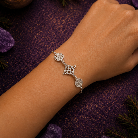 Pulsera Triple Protección en Plata de Ley 925 – Nudo de Bruja, Tetragramatón y Medalla de San Benito ACTIVADA (Protección Total)