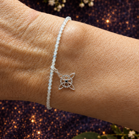 Pulsera Facetada de Piedra Luna 2mm con Nudo de Bruja en Plata de Ley 925  – ACTIVADA (Protección, Intuición y Equilibrio)