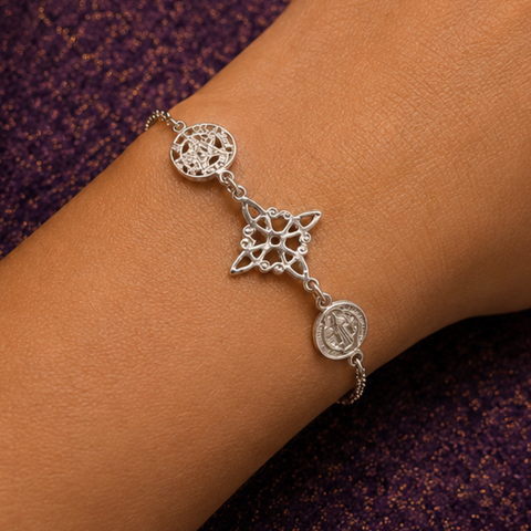 Pulsera Triple Protección en Plata de Ley 925 – Nudo de Bruja, Tetragramatón y Medalla de San Benito ACTIVADA (Protección Total)
