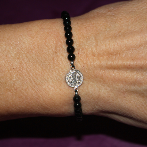 Pulsera de Ónix Negro y San Benito en Plata de Ley 925 ACTIVADA (Protección y Fortaleza Espiritual)