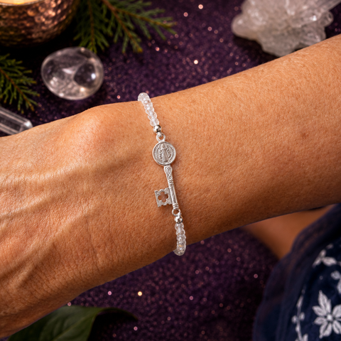 Pulsera Facetada de Cuarzo Blanco 3mm con San Benito en Plata de Ley 925 – ACTIVADA (Protección, Apertura de Caminos y Equilibrio Espiritual)