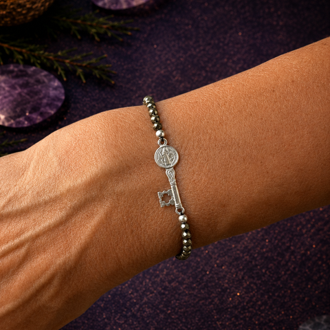 Pulsera Facetada de Pirita 3 mm con San Benito en Plata de Ley 925 – ACTIVADA (Abundancia, Protección y Prosperidad)